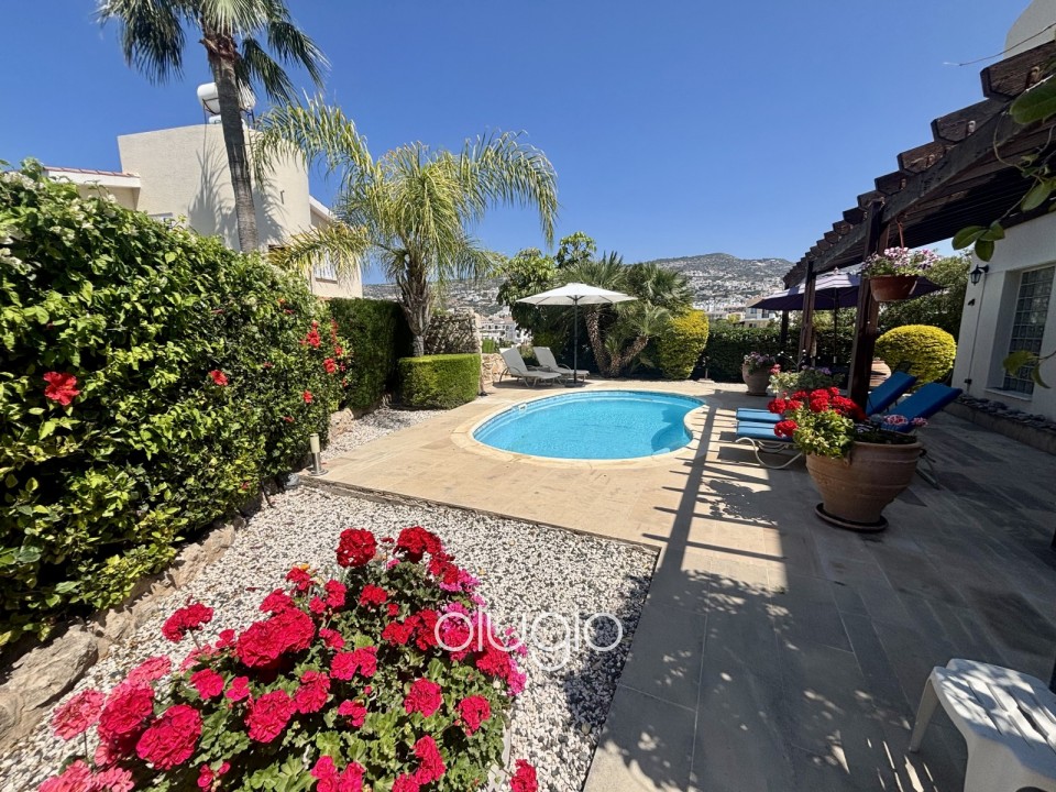 Apartment For Sale in Peyia