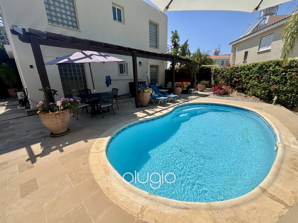 Apartment For Sale in Peyia
