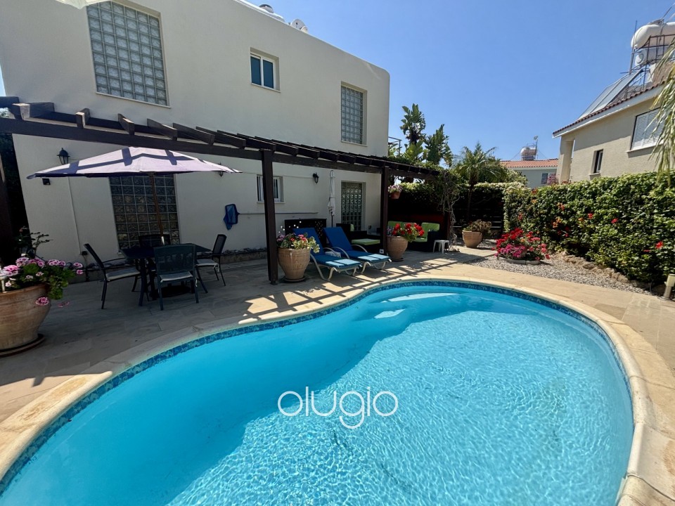 Apartment For Sale in Peyia