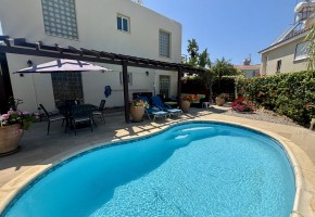 Apartment For Sale in Peyia