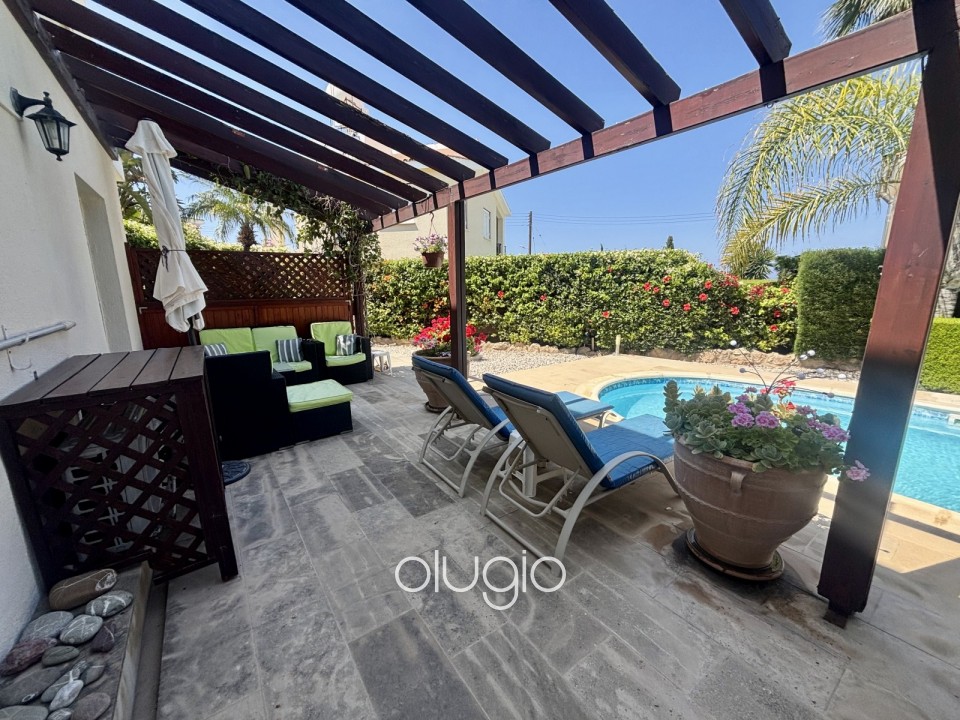 Apartment For Sale in Peyia