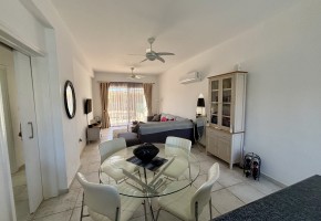 Apartment For Sale in Tombs of the Kings