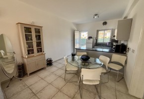 Apartment For Sale in Tombs of the Kings