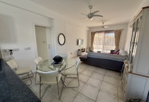 Apartment For Sale in Tombs of the Kings