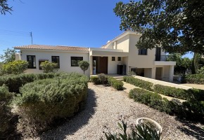 Bungalow For Sale in Secret Valley, Paphos - SL24277