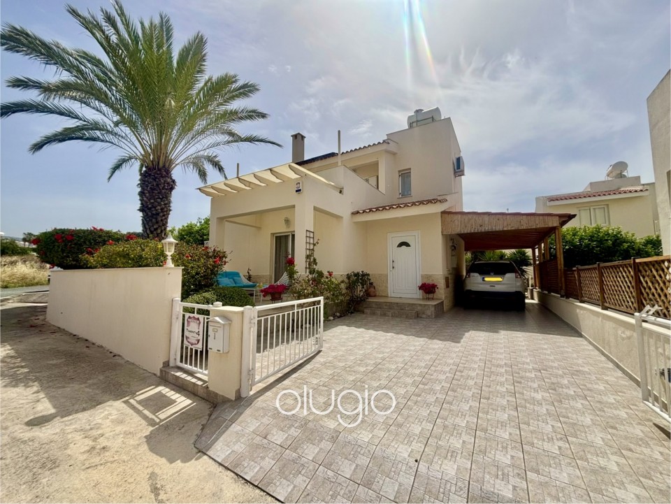 Detached Villa For Sale in Peyia