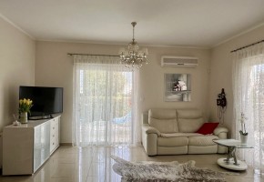 Detached Villa For Sale in Peyia