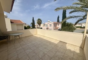 Detached Villa For Sale in Peyia