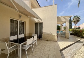 Detached Villa For Sale in Peyia