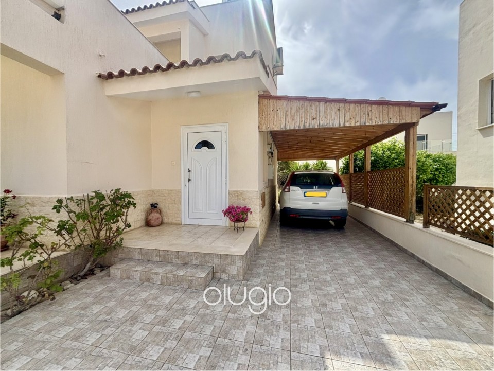 Detached Villa For Sale in Peyia