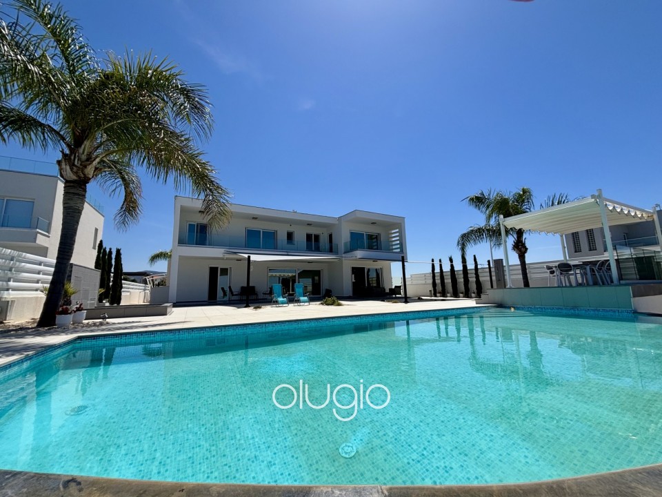 Detached Villa For Sale in Sea Caves - St.George