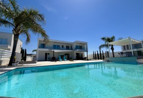 Detached Villa For Sale in Sea Caves - St.George, Paphos - S