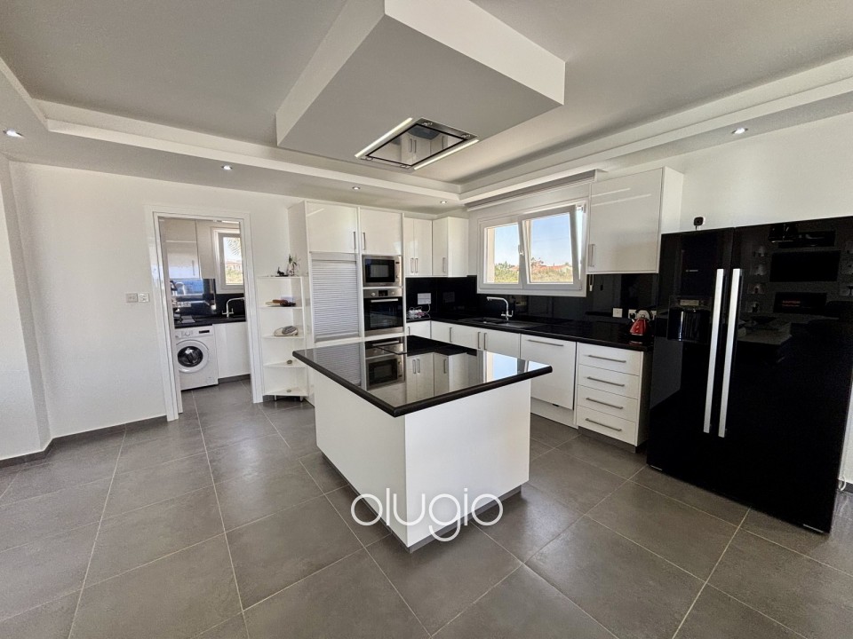 Detached Villa For Sale in Sea Caves - St.George