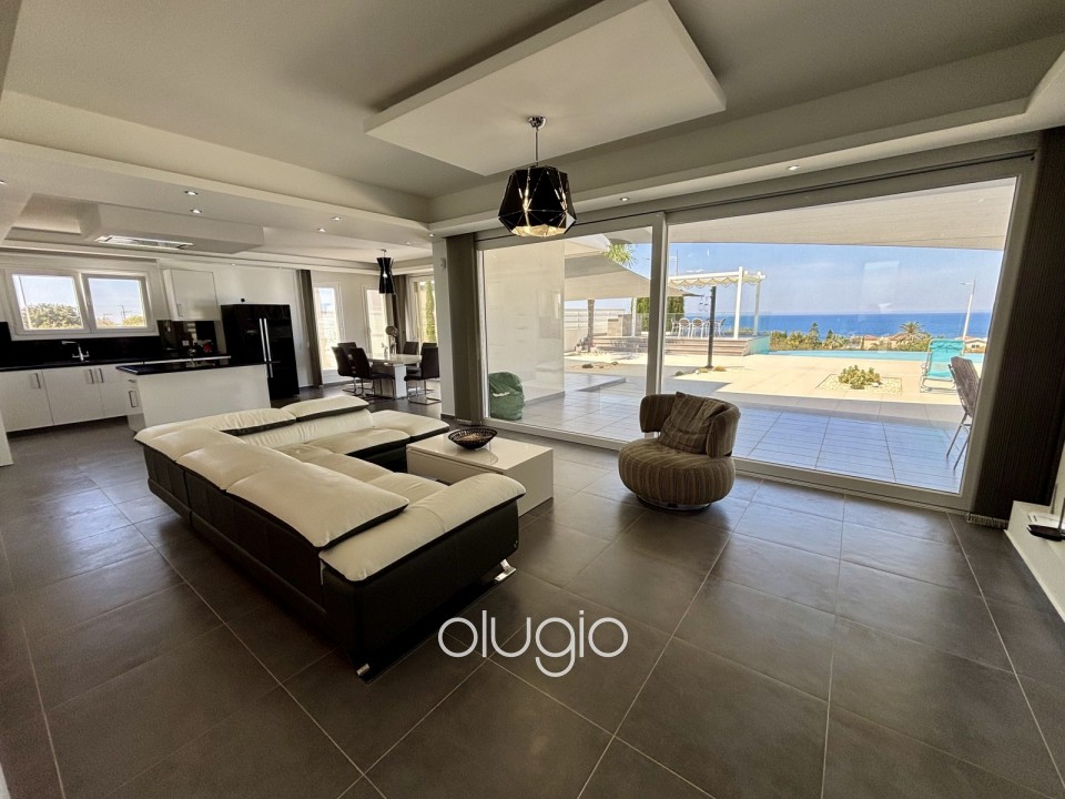 Detached Villa For Sale in Sea Caves - St.George