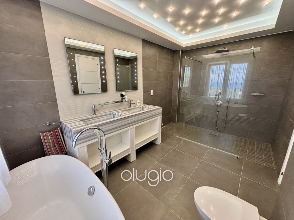 Detached Villa For Sale in Sea Caves - St.George