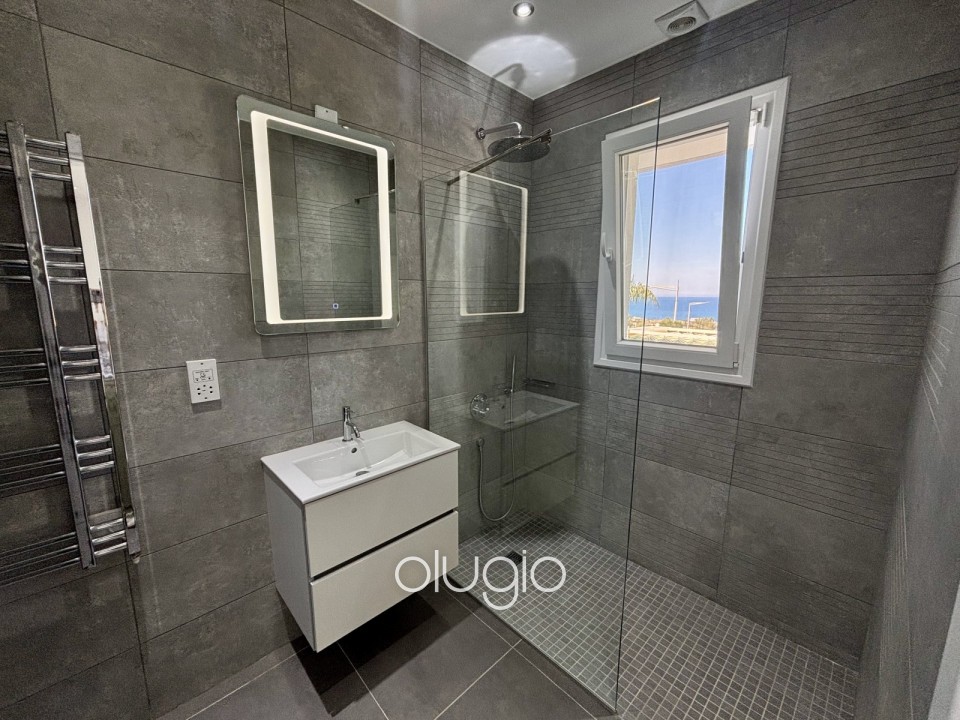 Detached Villa For Sale in Sea Caves - St.George