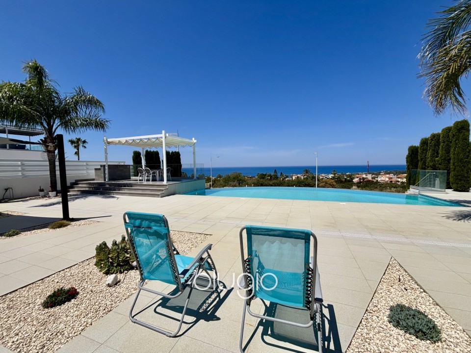Detached Villa For Sale in Sea Caves - St.George