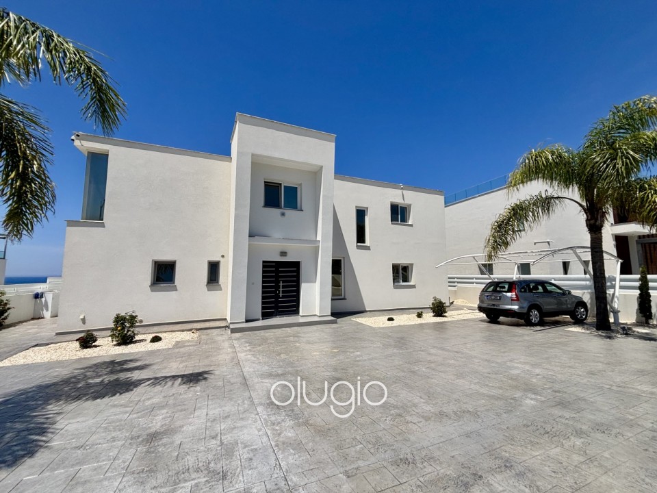 Detached Villa For Sale in Sea Caves - St.George
