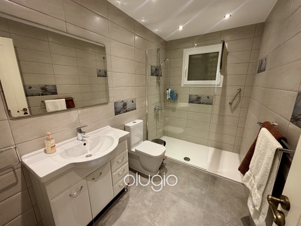 Bungalow For Sale in Kamares - Tala