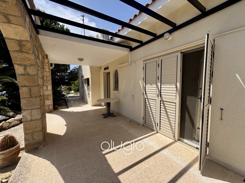 Bungalow For Sale in Kamares - Tala