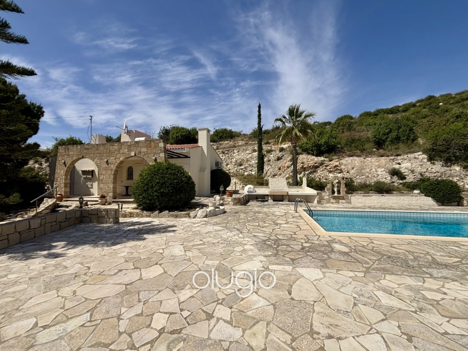 Bungalow For Sale in Kamares - Tala