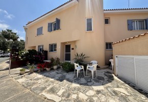 Semi Detached Villa For Sale in Universal