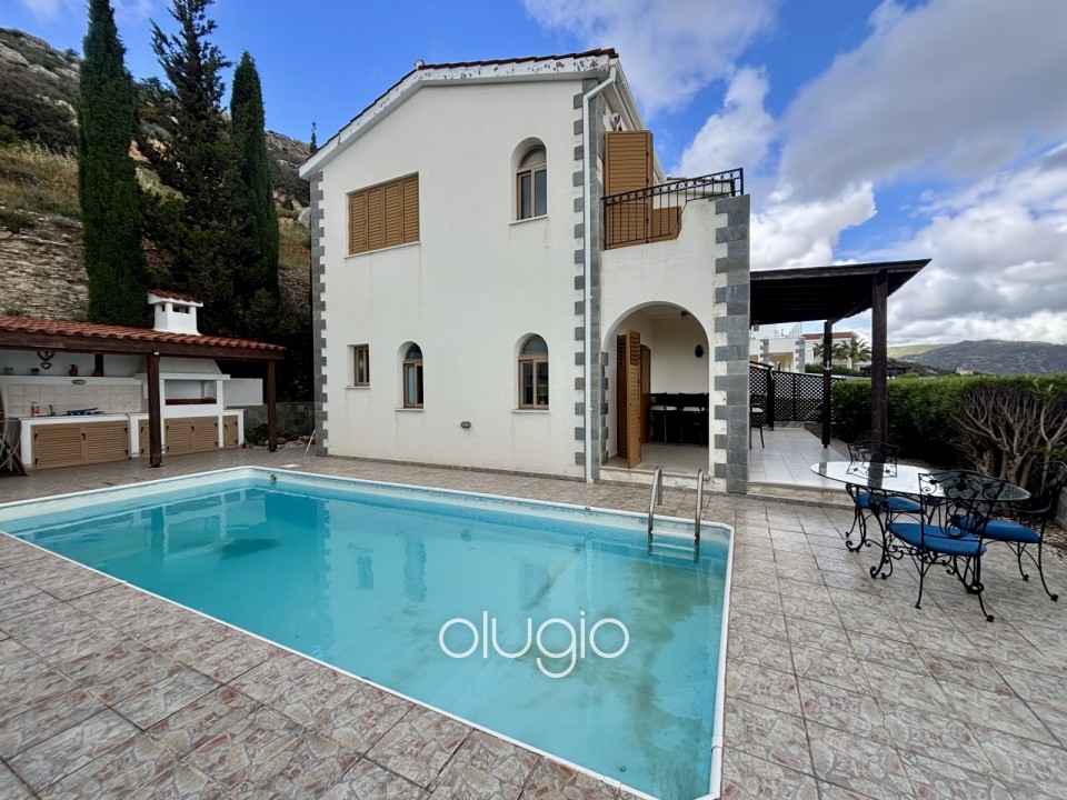 Detached Villa For Sale in Peyia