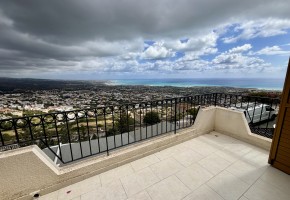 Detached Villa For Sale in Peyia