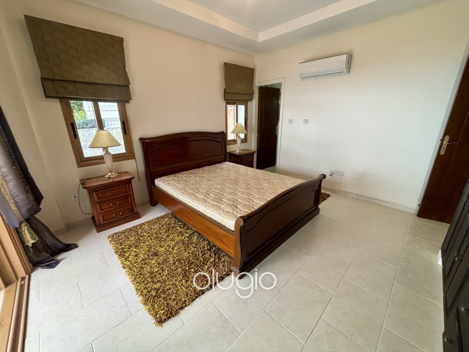 Detached Villa For Sale in Peyia