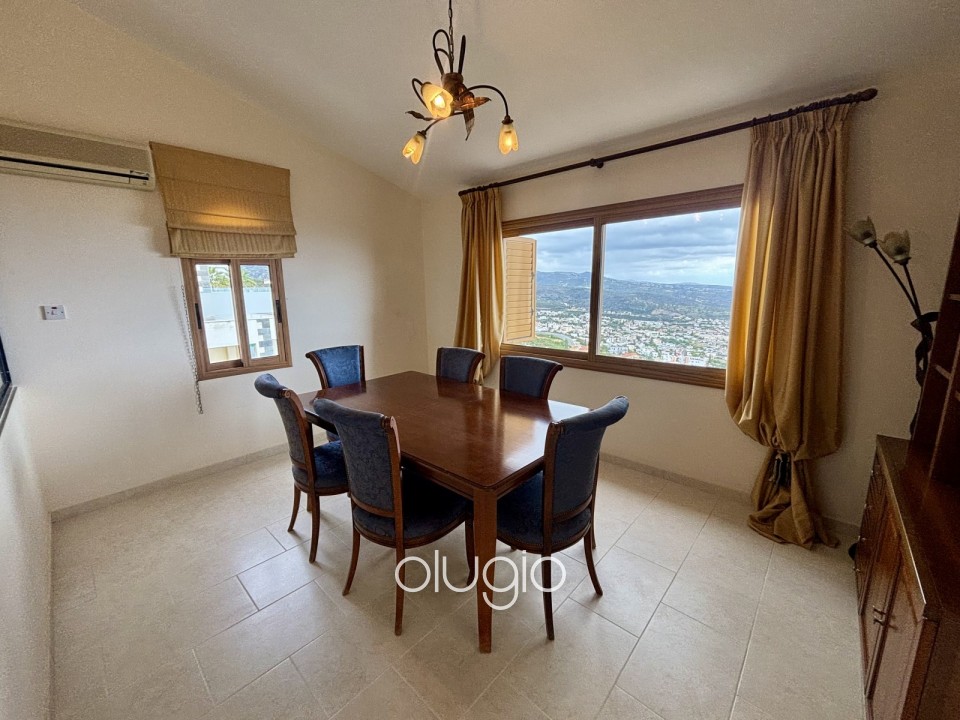Detached Villa For Sale in Peyia