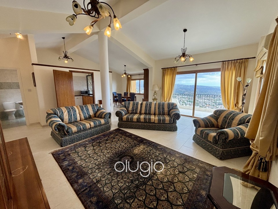 Detached Villa For Sale in Peyia