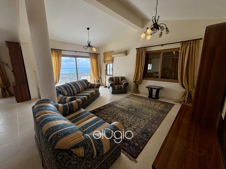 Detached Villa For Sale in Peyia