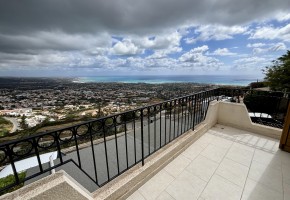 Detached Villa For Sale in Peyia