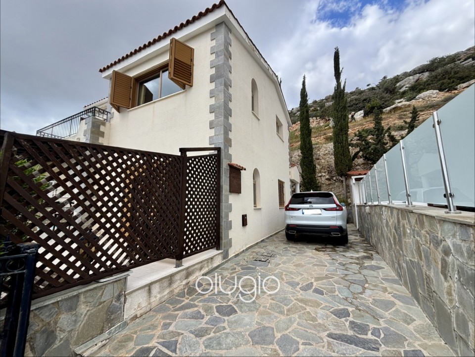 Detached Villa For Sale in Peyia