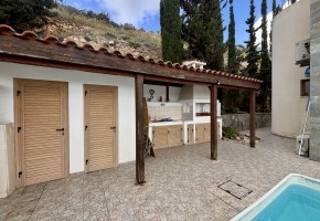 Detached Villa For Sale in Peyia