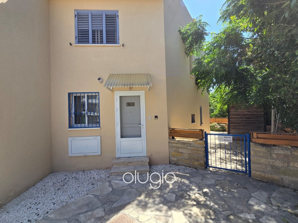 Semi Detached Villa For Sale in Universal