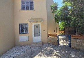 Semi Detached Villa For Sale in Universal