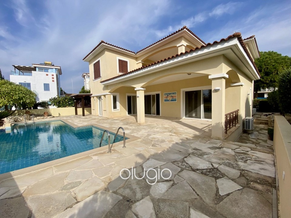Detached Villa For Sale in Coral Bay