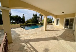 Detached Villa For Sale in Coral Bay