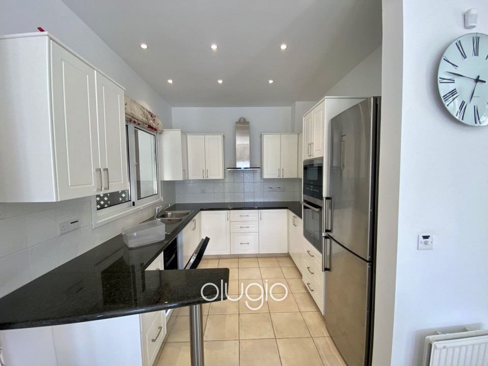 Detached Villa For Sale in Coral Bay