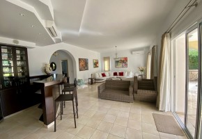 Detached Villa For Sale in Coral Bay