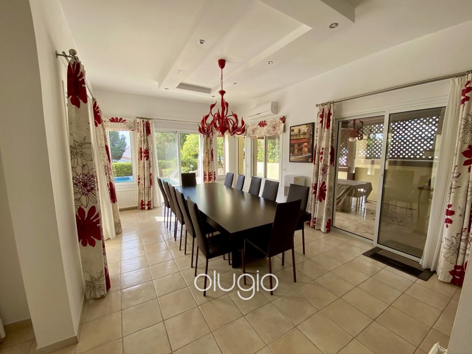 Detached Villa For Sale in Coral Bay