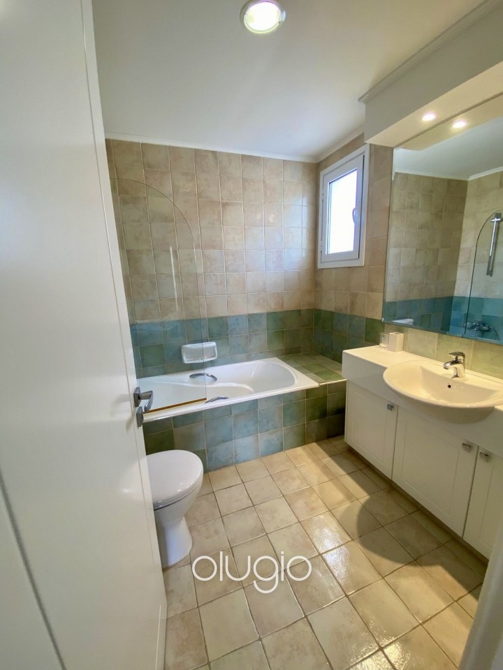 Detached Villa For Sale in Coral Bay