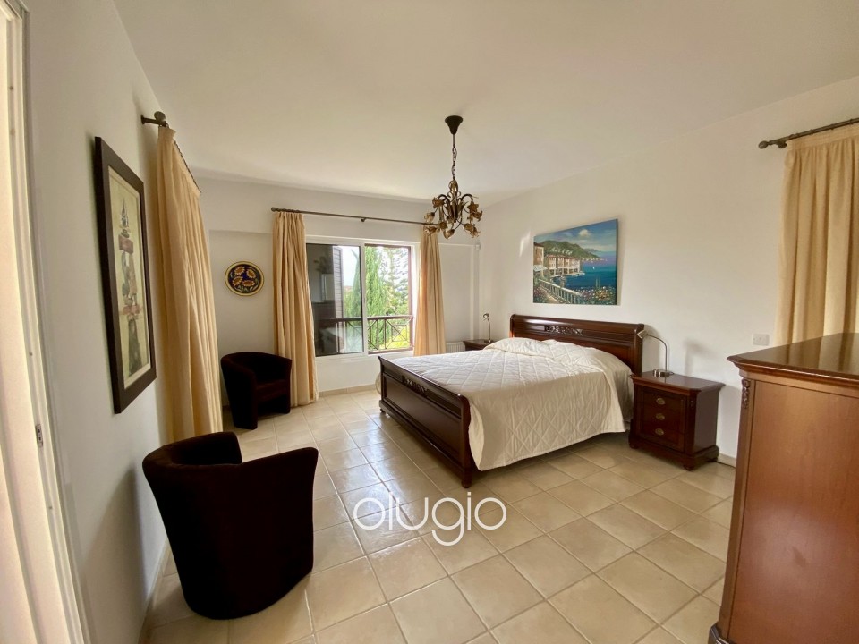 Detached Villa For Sale in Coral Bay