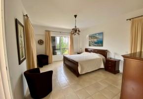 Detached Villa For Sale in Coral Bay