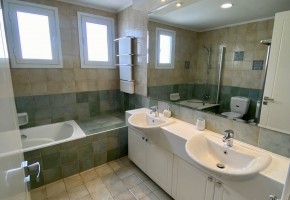Detached Villa For Sale in Coral Bay