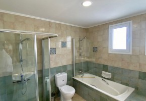 Detached Villa For Sale in Coral Bay