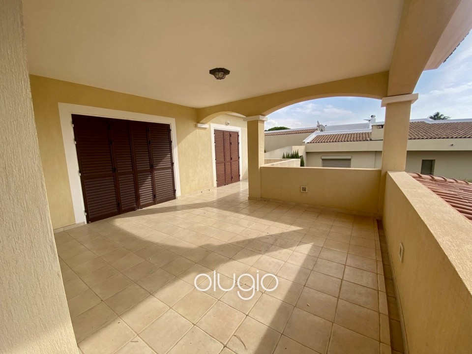Detached Villa For Sale in Coral Bay