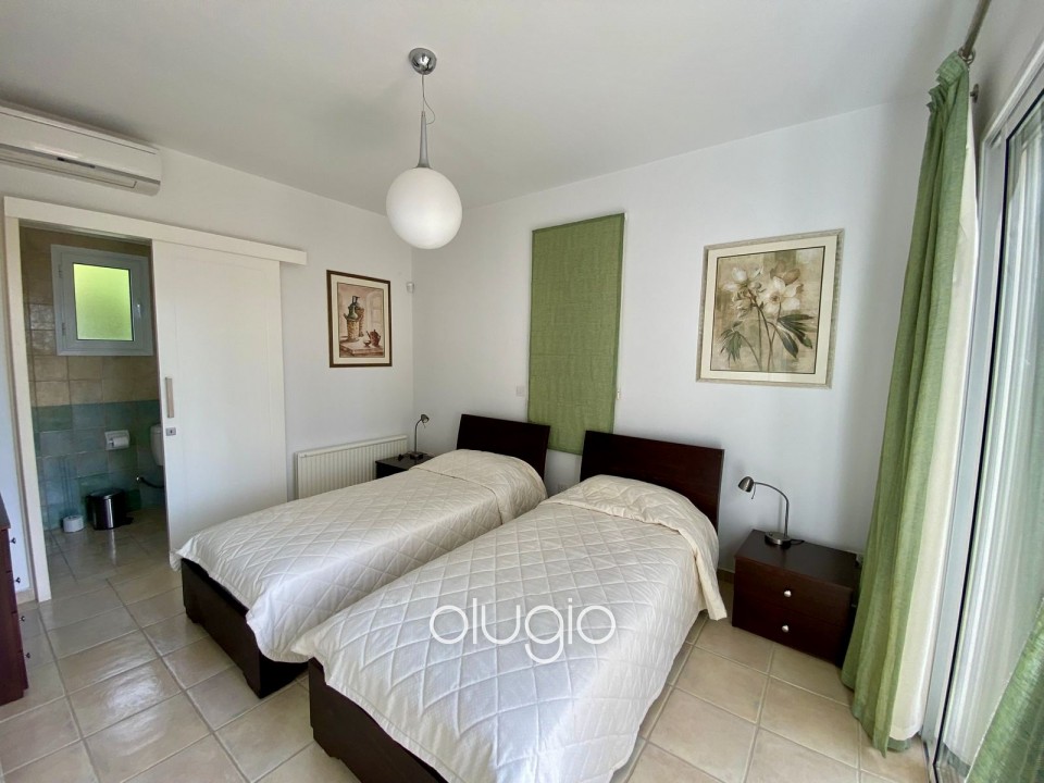 Detached Villa For Sale in Coral Bay