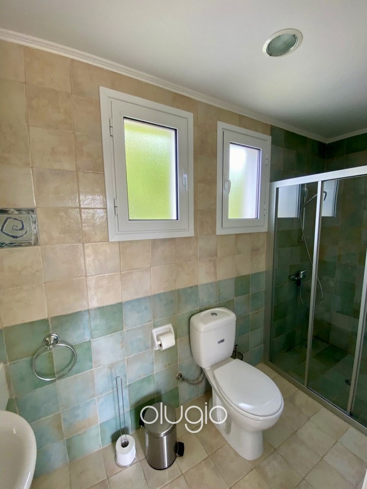 Detached Villa For Sale in Coral Bay